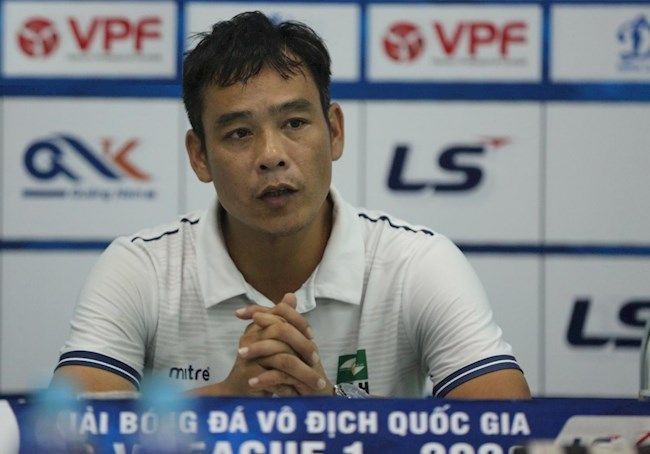 Coach Nguyen Huy Hoang SLNA FC