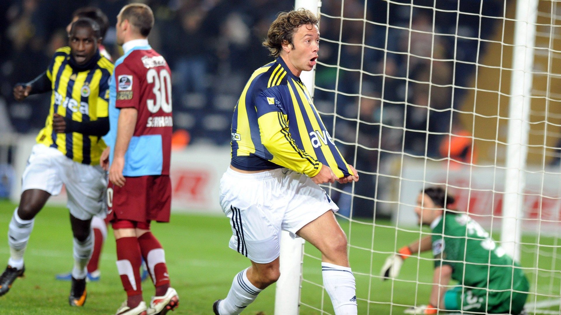 Diego Lugano Fenerbahce Trabzonspor 01302011