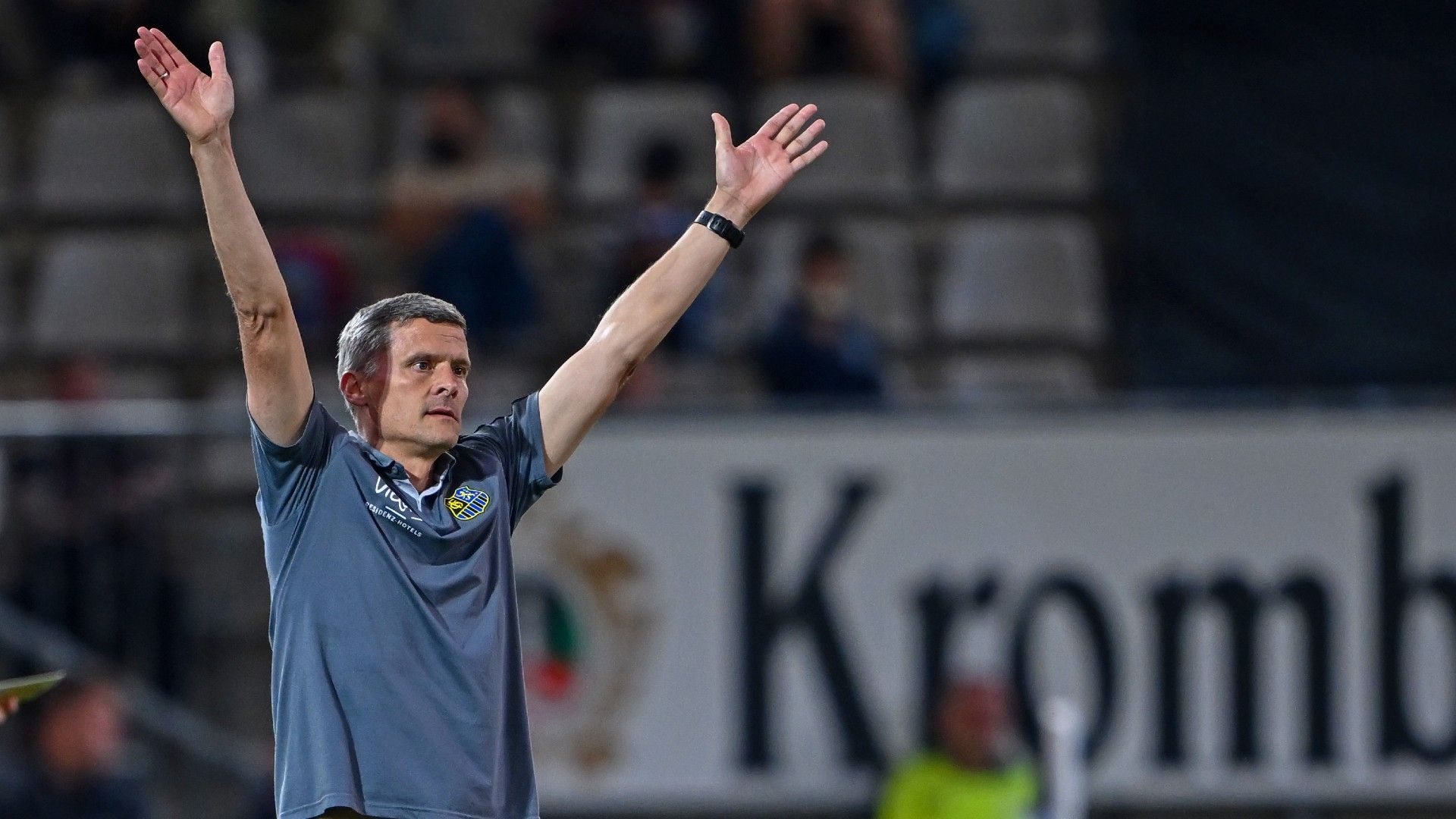 Head coach Ruediger Ziehl of Saarbruecken