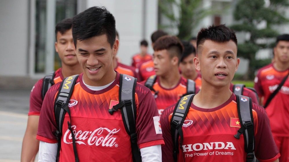 Kết quả Việt Nam 2-1 U22 Indonesia. HIGHLIGHTS Việt Nam 2-1 U22 Indonesia. U22 Việt Nam. Hoàng Đức tỏa sáng. Nguyễn Hoàng Đức U22 Việt Nam. Trung vệ Nguyễn Thành Chung. TRỰC TIẾP VTV6 U22 Việt Nam vs U22 Indonesia. Link xem U22 Việt Nam. Xem trực tiếp U22 Việt Nam vs U22 Indonesia. Trực tiếp bóng đá hôm nay. Xem VTV6. SEA Games 30.  Kết quả U22 Thái Lan 3-0 U22 Singapore. U22 Thái Lan 3-0 U22 Singapore. HIGHLIGHTS U22 Thái Lan 3-0 U22 Singapore. TRỰC TIẾP VTV6 U22 Thái Lan vs U22 Singapore. Link xem U22 Thái Lan. Xem trực tiếp U22 Thái Lan vs U22 Singapore. Trực tiếp bóng đá hôm nay. Xem VTV6. SEA Games 30. Đại hội thể thao khu vực Đông Nam Á 2019. Trực tiếp bóng đá nam SEA Games 30. Lịch thi đấu bóng đá nam SEA Games 30. Lịch thi đấu U22 Việt Nam - SEA Games 30. Link xem U22 Việt Nam. Trực tiếp U22 Việt Nam. Akira Nishino. Xem bong da. Bong da. Kết quả bóng đá. Kết quả bóng đá SEA Games 30. Xem trực tiếp U22 Việt Nam kênh nào. Nguyen Tien Linh - Tran Thanh Son U23 Vietnam Training Session (PVF Center)