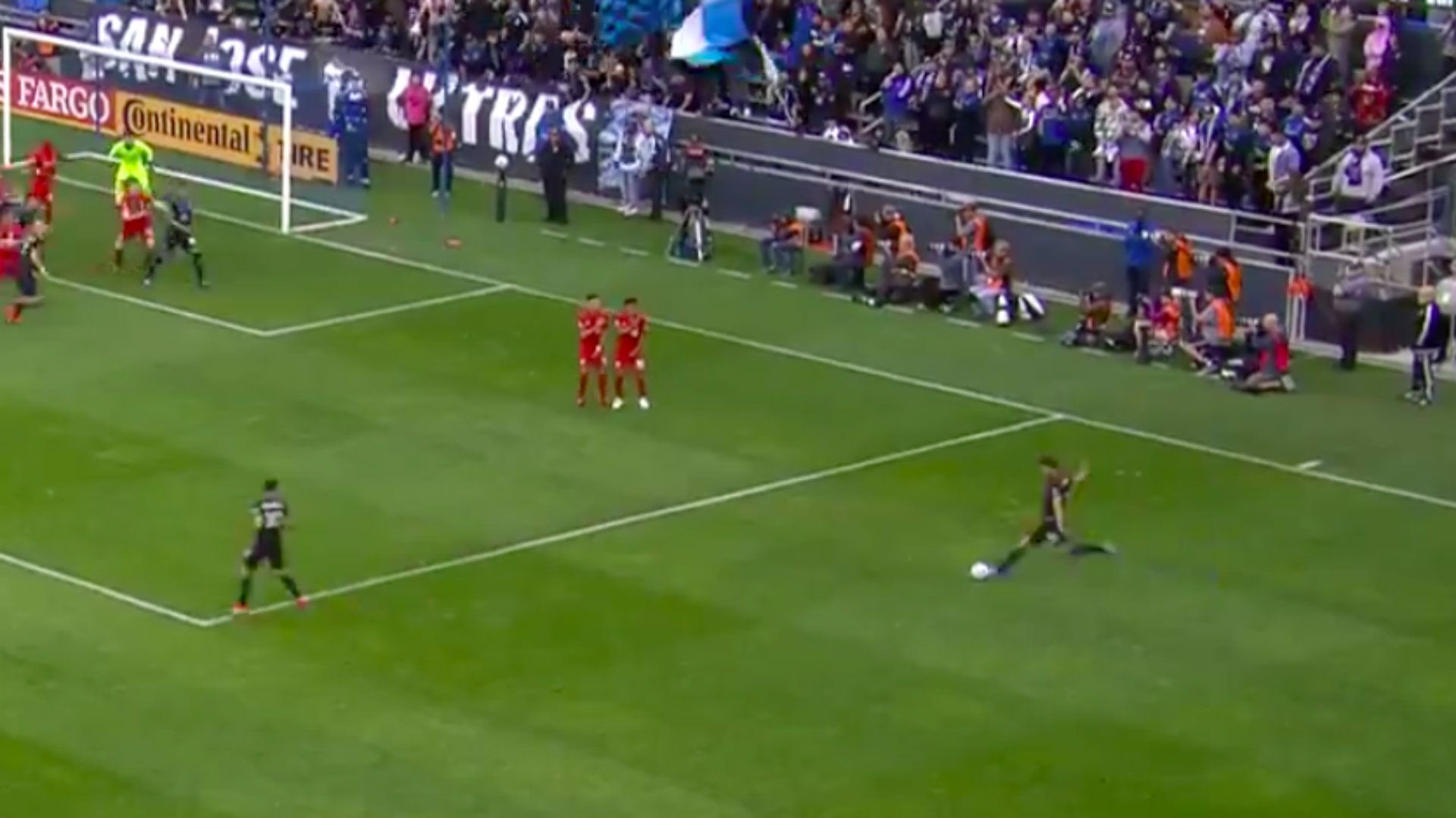 Golazo Alanís Tiro Libre SJ Earthquakes