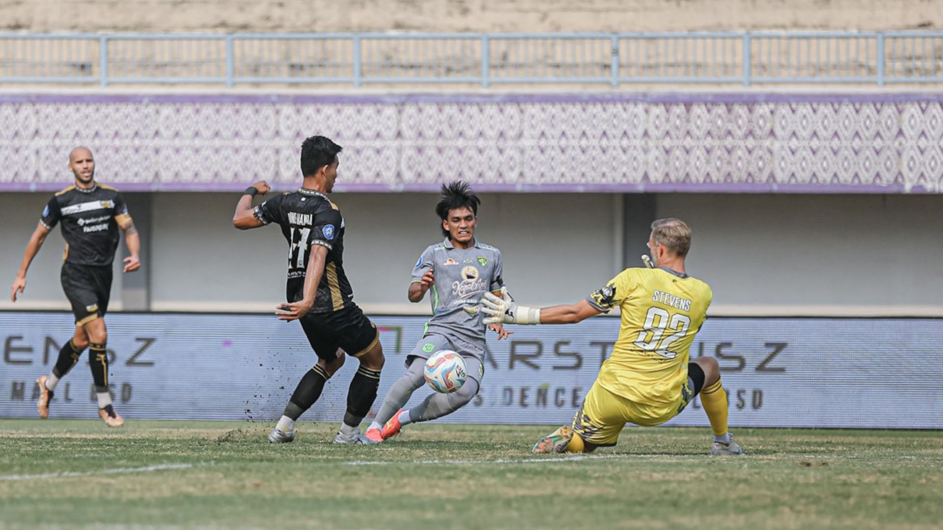 Dewa United vs Persebaya Surabaya 30092023