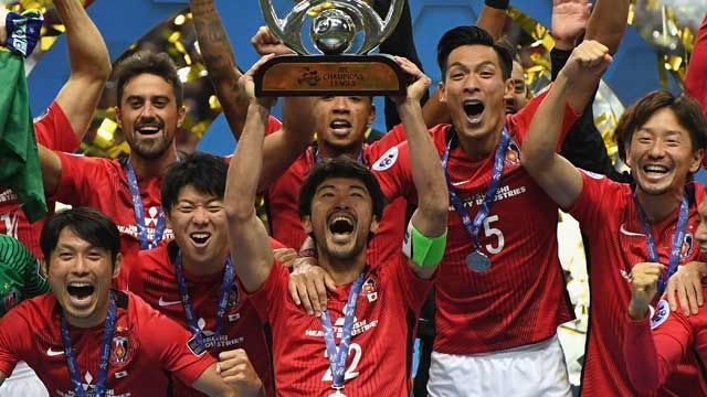 阿部勇樹 J1通算500試合出場記念クリスタルトロフィー 阿部勇樹 J1通算500試合出場記念 クリスタル トロフィー