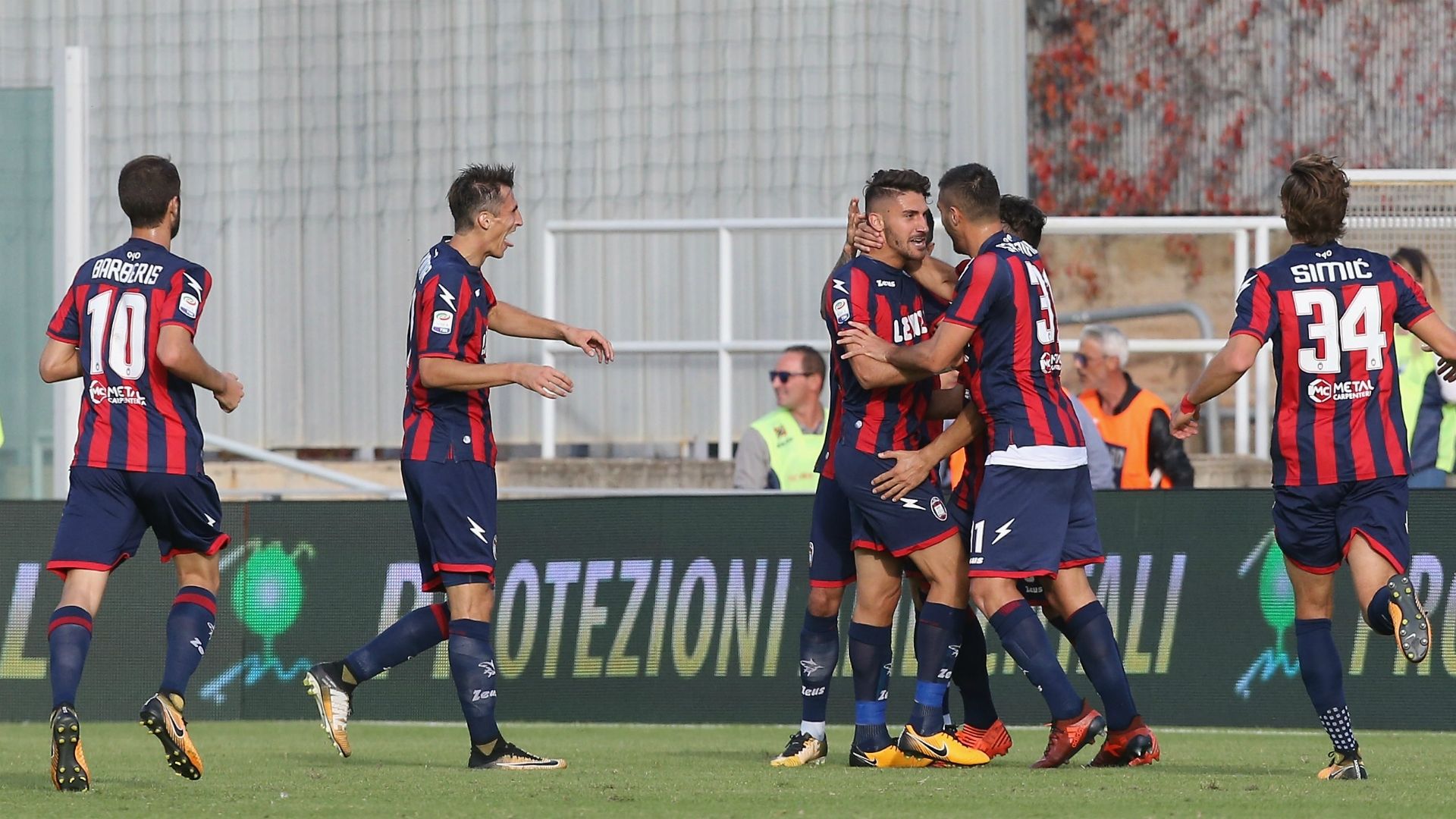 Crotone celebrating Crotone Fiorentina