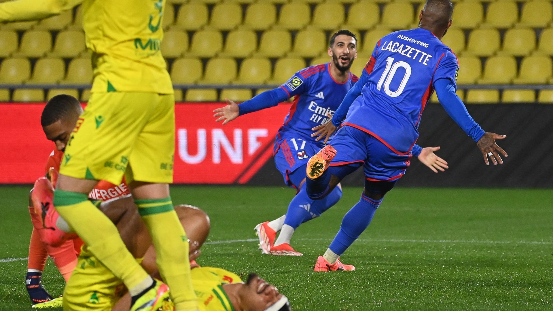 Nantes – OL : Alexandre Lacazette confesse sur son tacle sur Zeze thumbnail