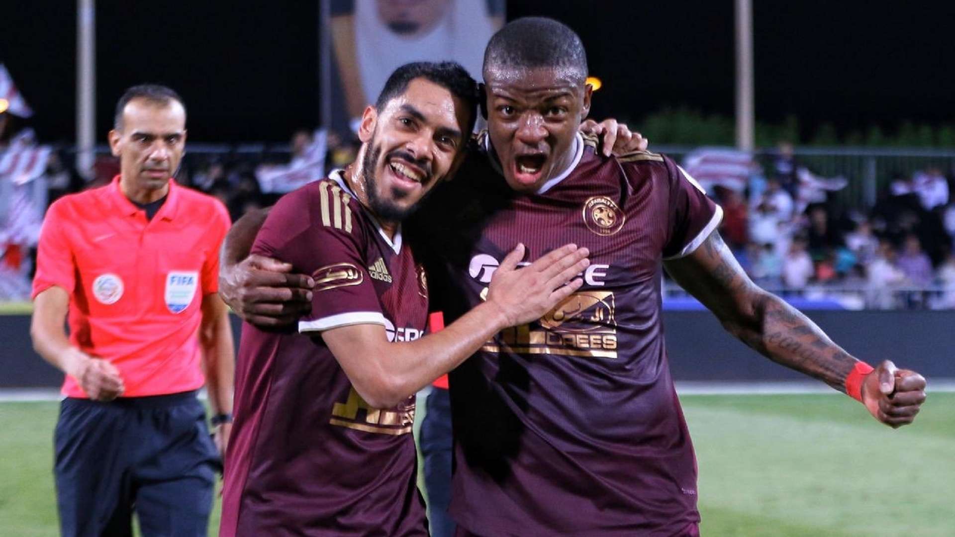 احتفال لاعبي الفيصلي بالفوز على ضمك