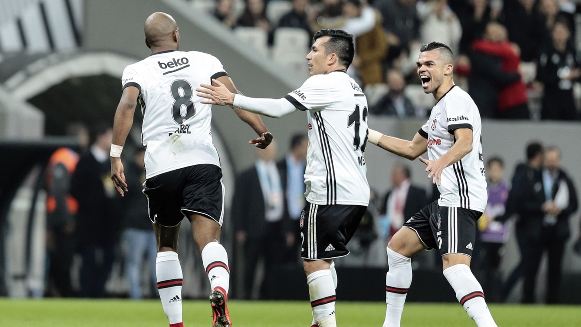Ryan Babel Gary Medel Pepe Besiktas 12172017