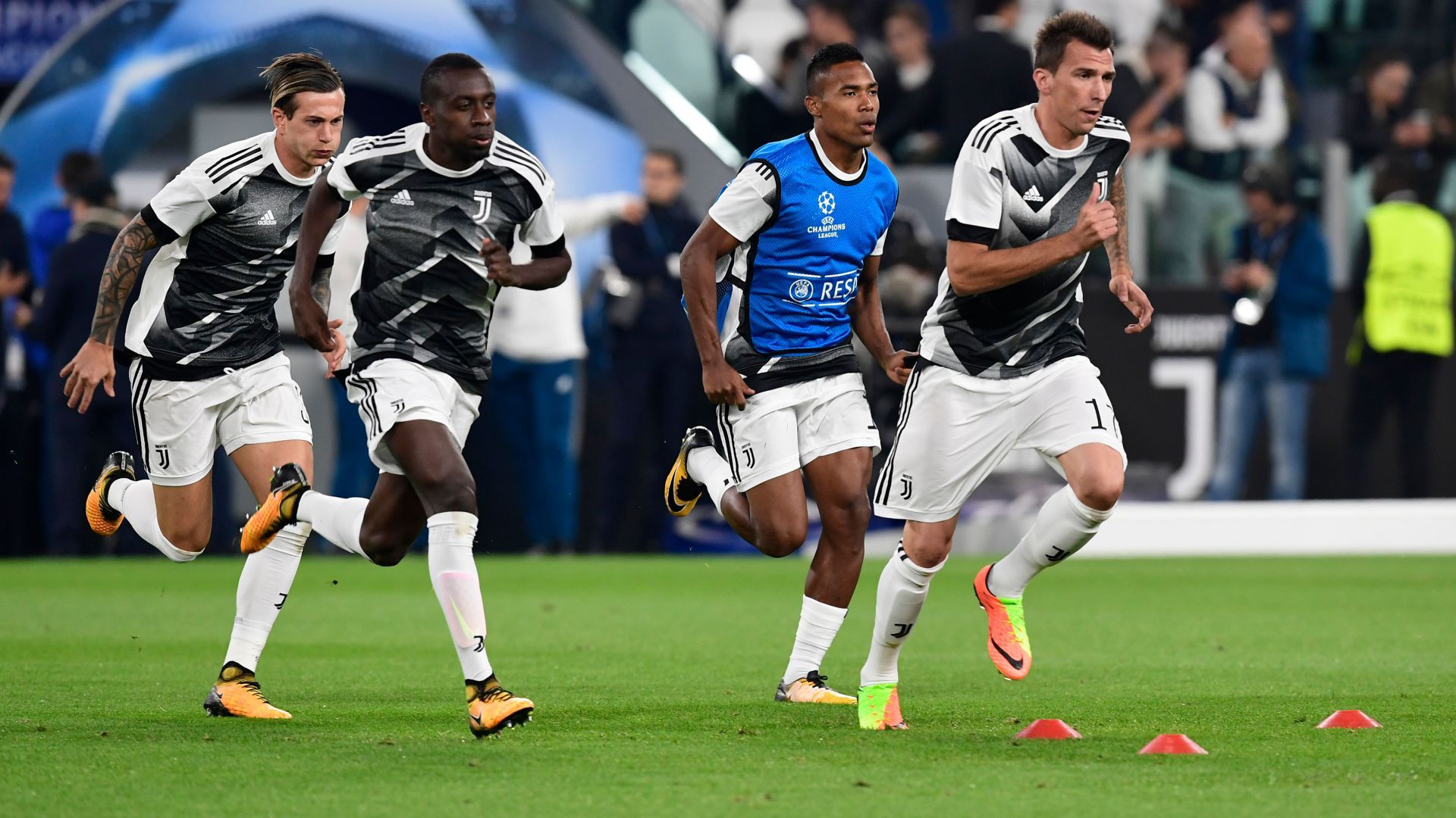 Federico Bernardeschi Blaise Matuidi Alex Sandro Mario Mandzukic Juventus