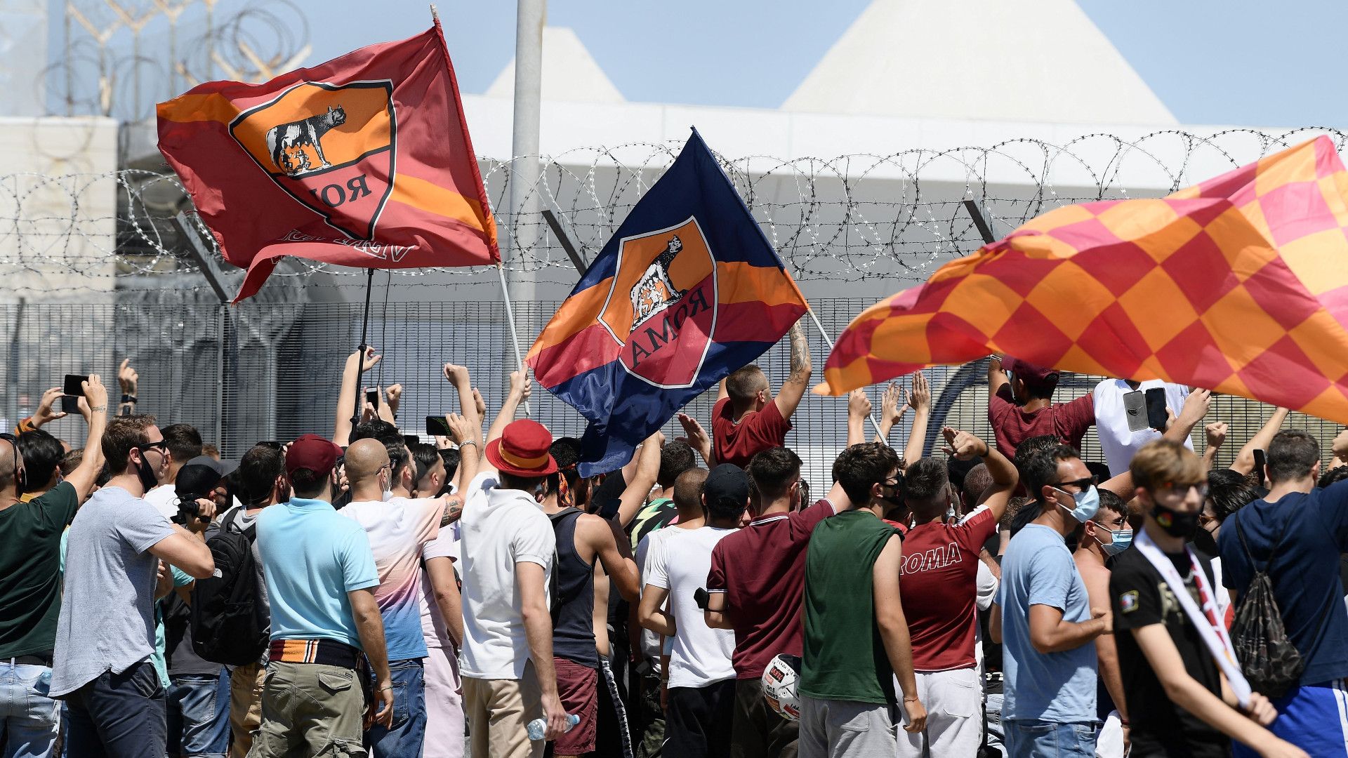 Roma fans supporters 2021