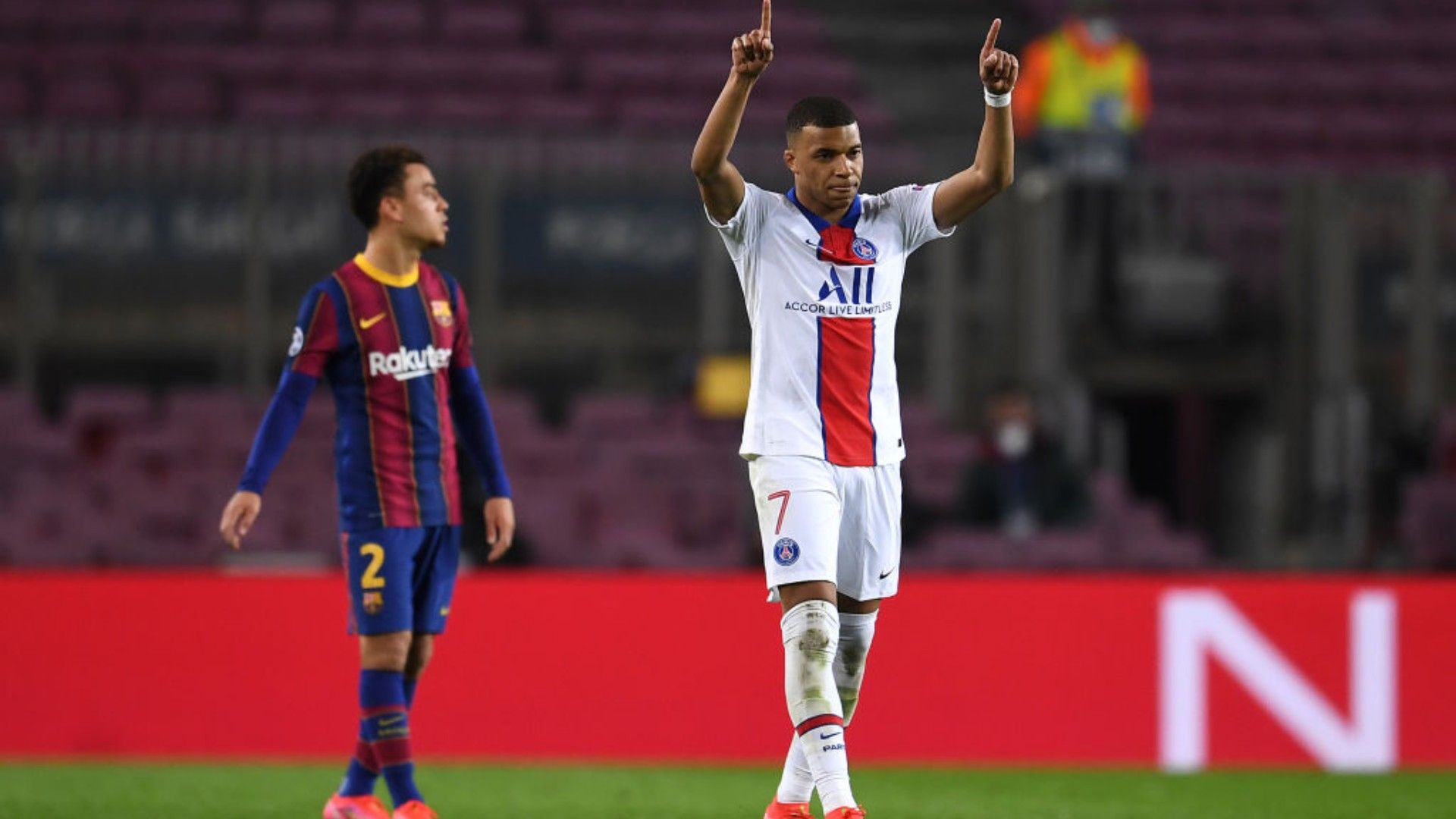Celebración de Mbappé con el PSG vs Barcelona