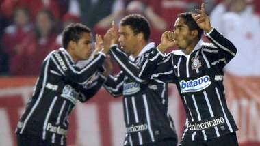 Jorge Henrique, Ronaldo e Dentinho - Corinthians x Internacional - Copa do Brasil 2009 - 1/07/2009
