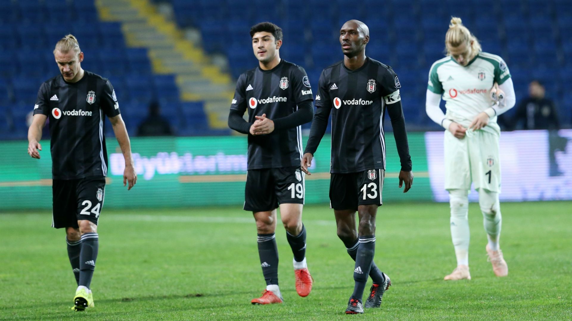 Domagoj Vida Atiba Hutchinson Besiktas