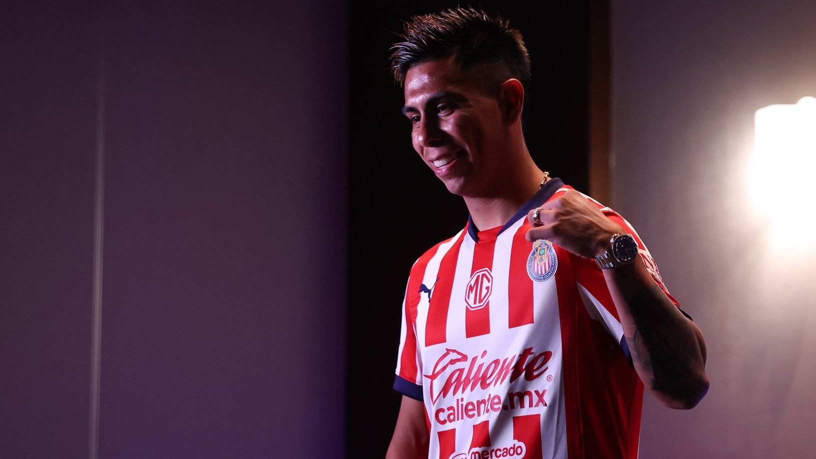 Efraín Álvarez becomes first Chivas player since Alexis Vega to wear No. 10 jersey; USMNT’s Cade Cowell also switches numbers | Goal.com UK