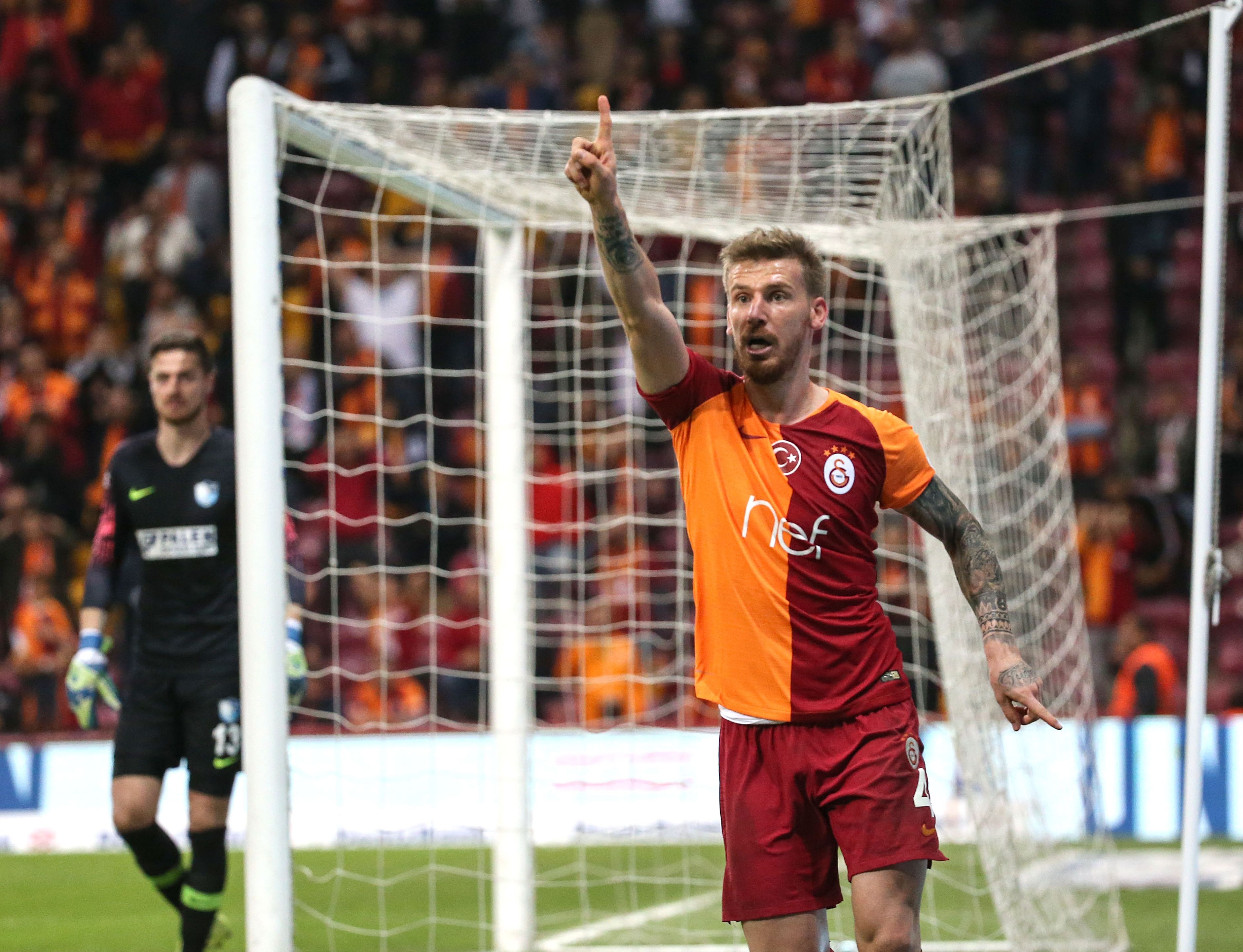 Serdar Aziz Galatasaray Goal Celebration