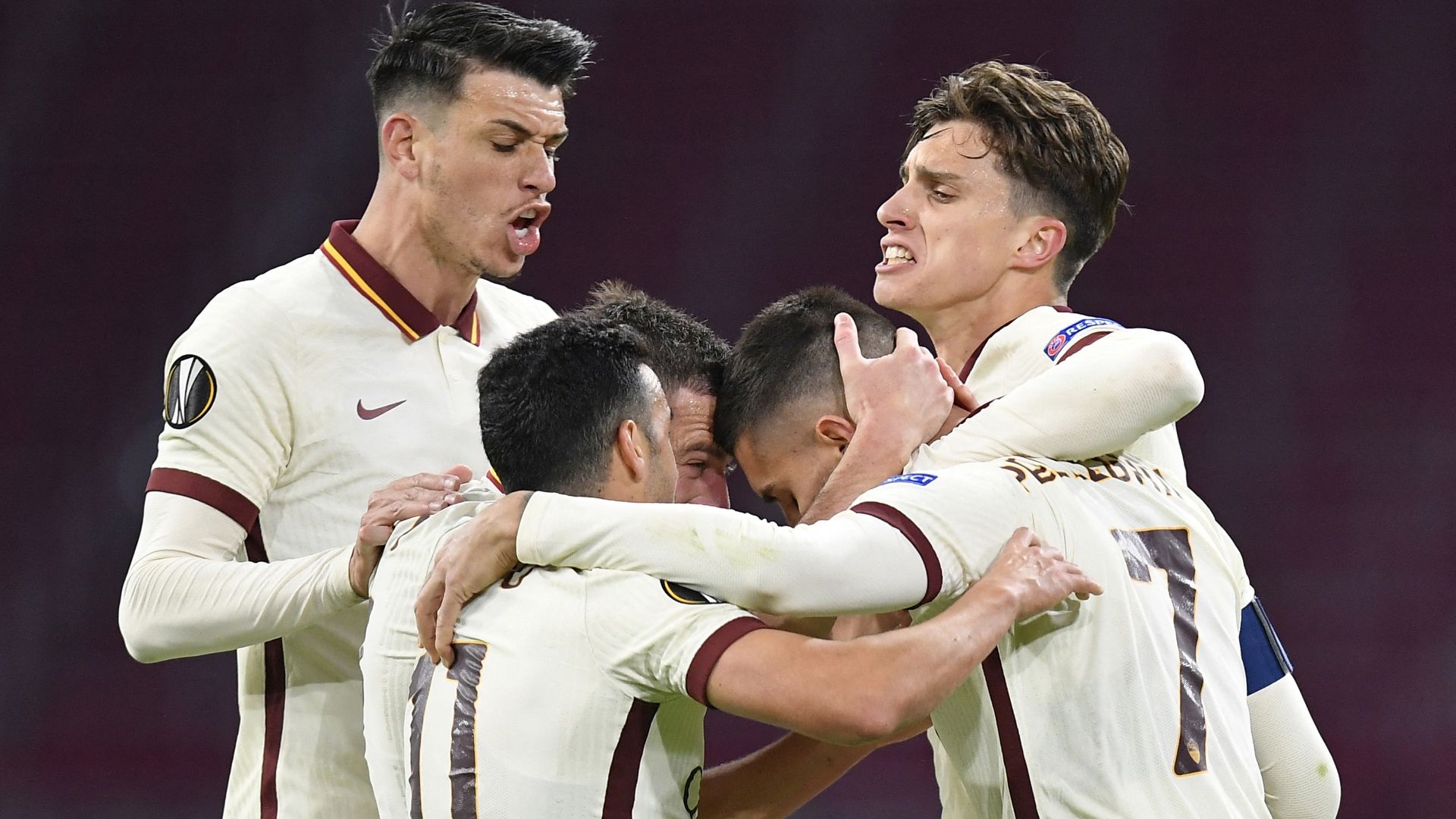 Pellegrini celebrating Ajax Roma Europa League