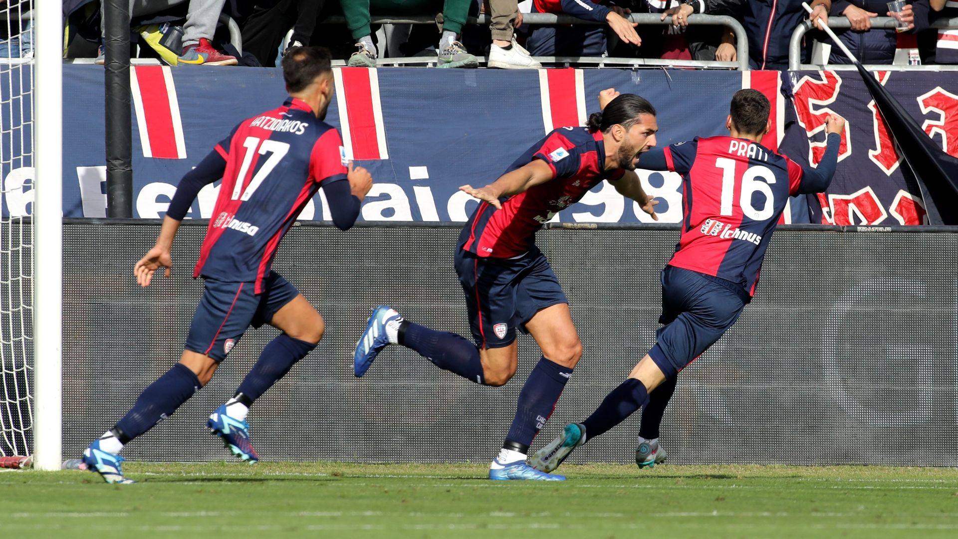 Cagliari celebrates goal against Monza
