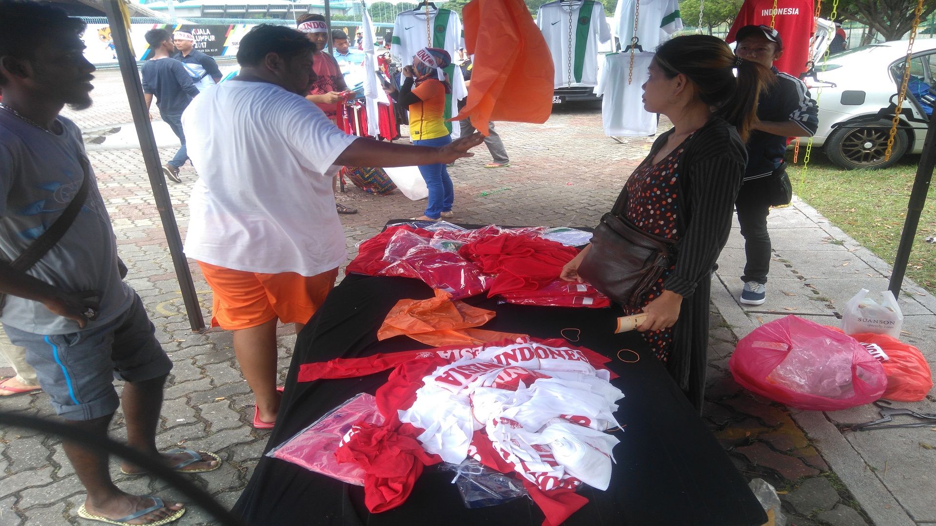 Penjual Atribut Timnas Indonesia