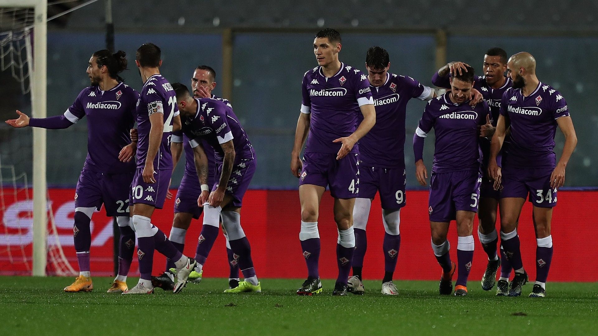 Fiorentina celebrating Serie A