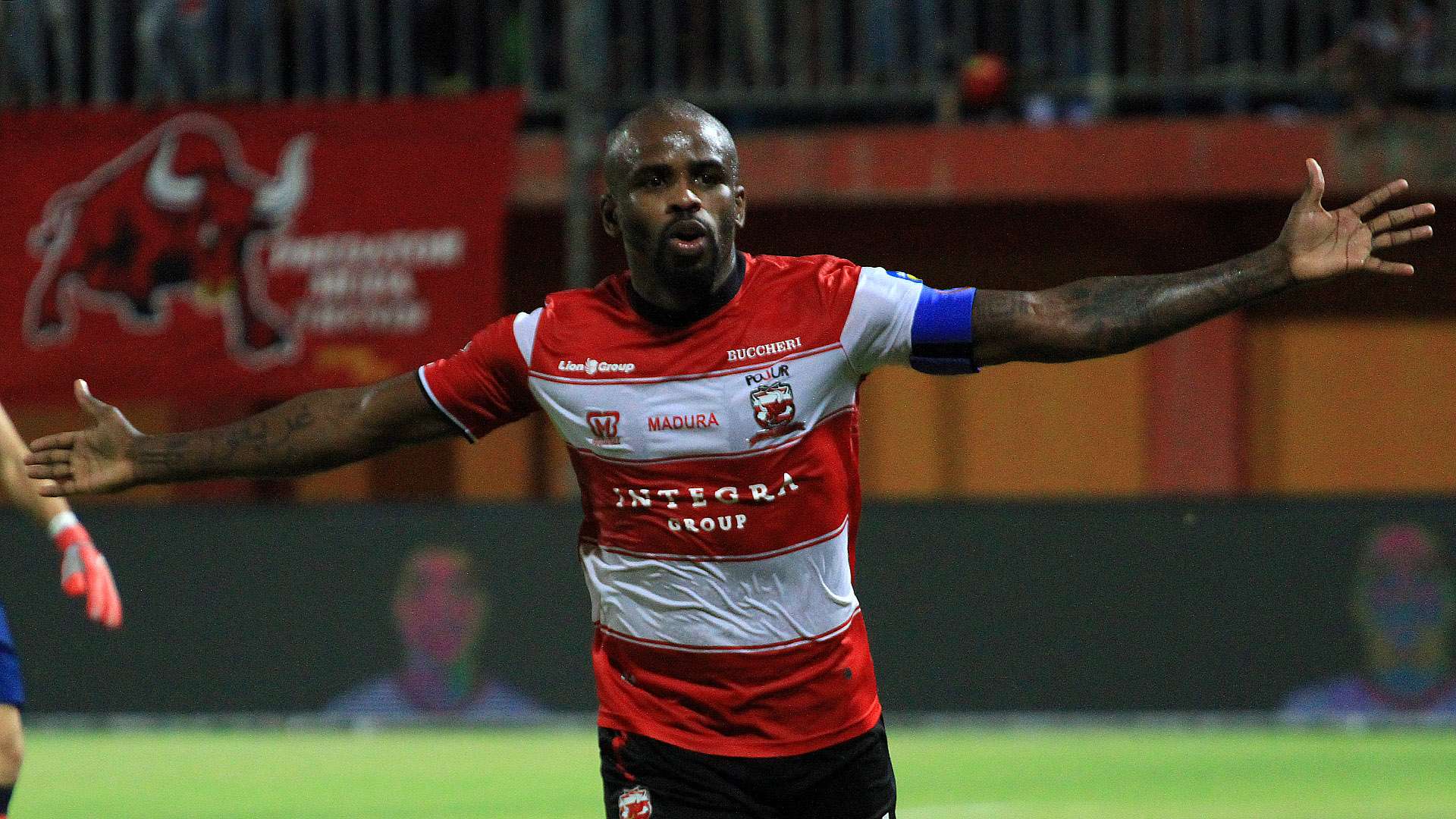 Selebrasi Greg Nwokolo - Madura United