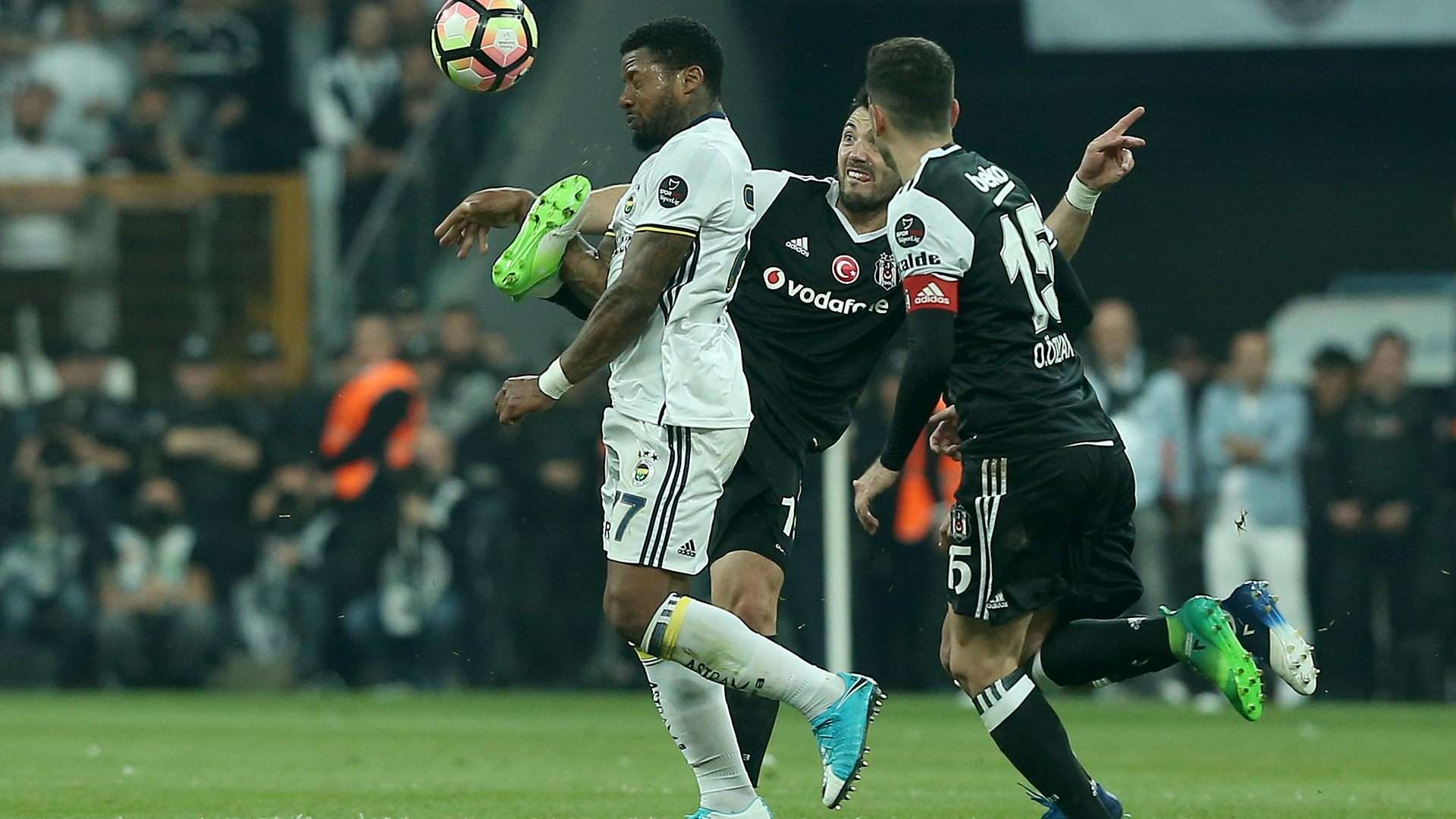 Besiktas Fenerbahce Jeremain Lens Tolgay Arslan Oguzhan Ozyakup 752017