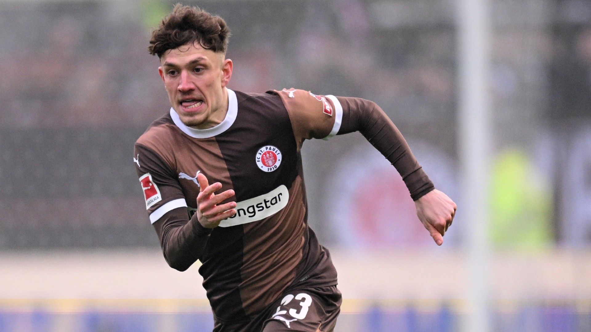  Philipp Treu of FC St.Pauli in action