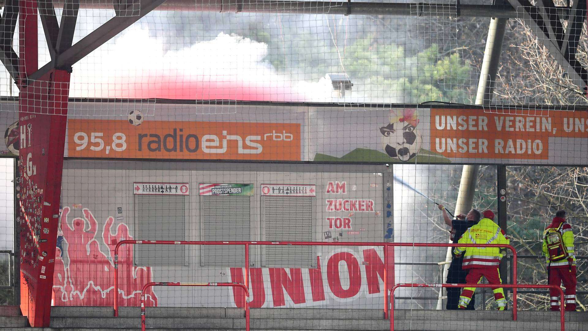 Union Berlin Feuerwerk Brand Derby Hertha