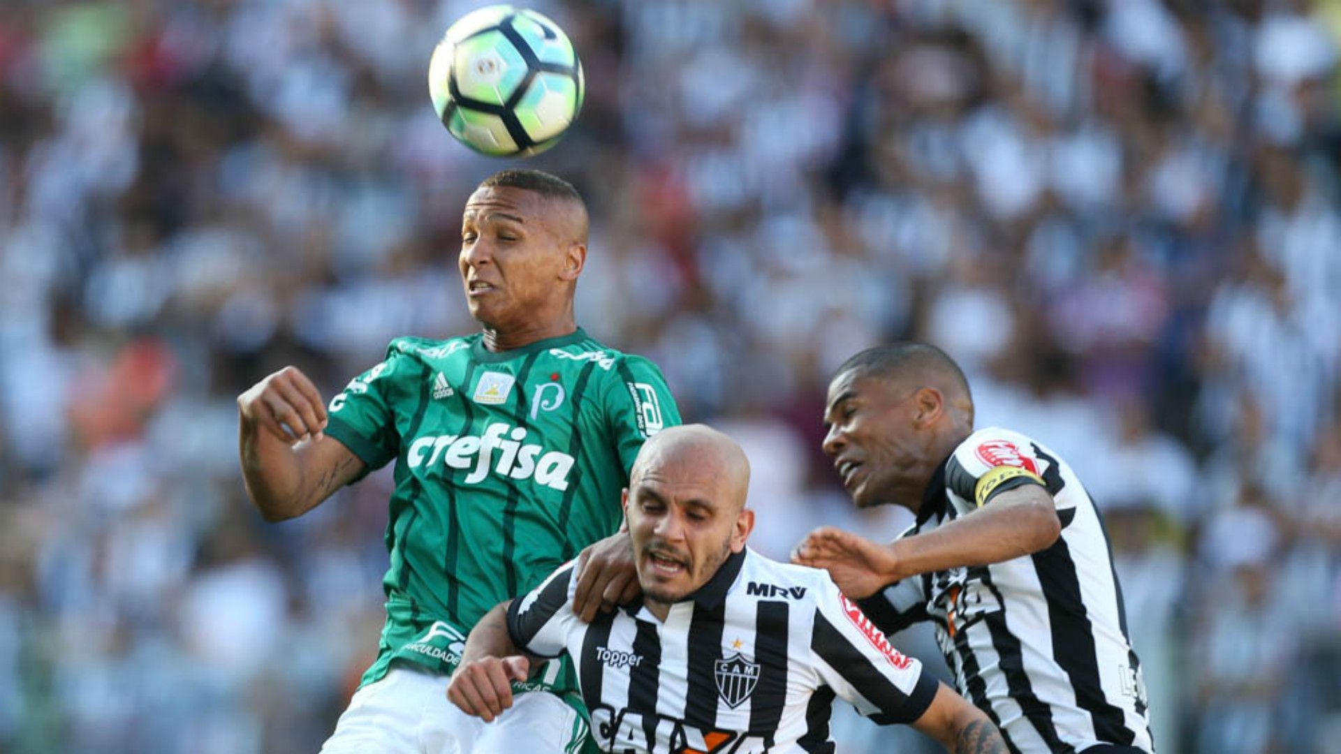 Fábio Santos e Deyverson - Atlético-MG x Palmeiras - 9/09/2017