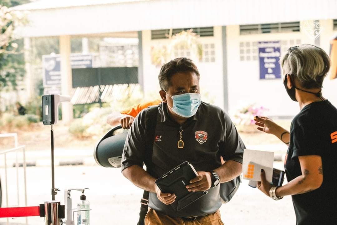 จเด็จ มีลาภ