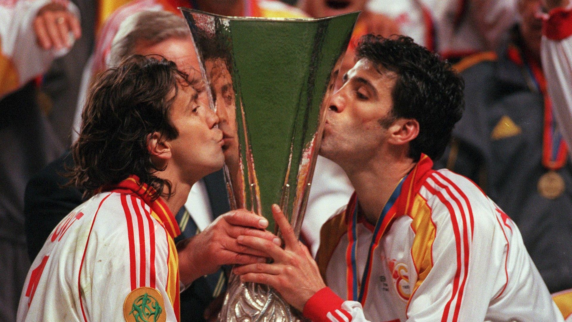 Bülent Korkmaz Hakan Sükür Galatasaray UEFA Cup 17052000