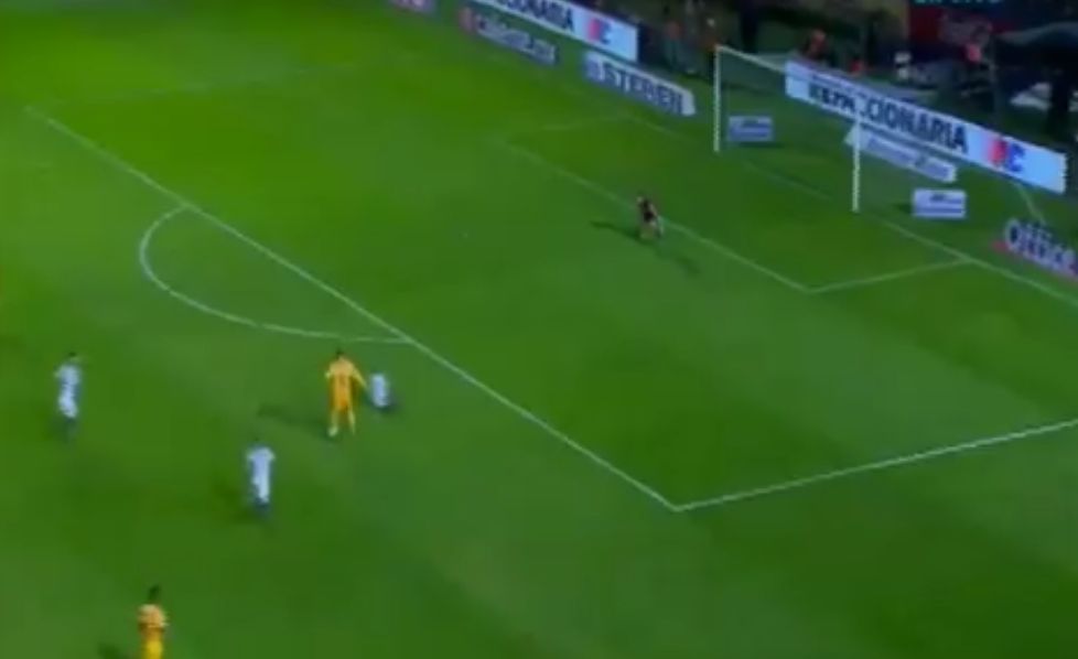 Jugadón Gignac 021217