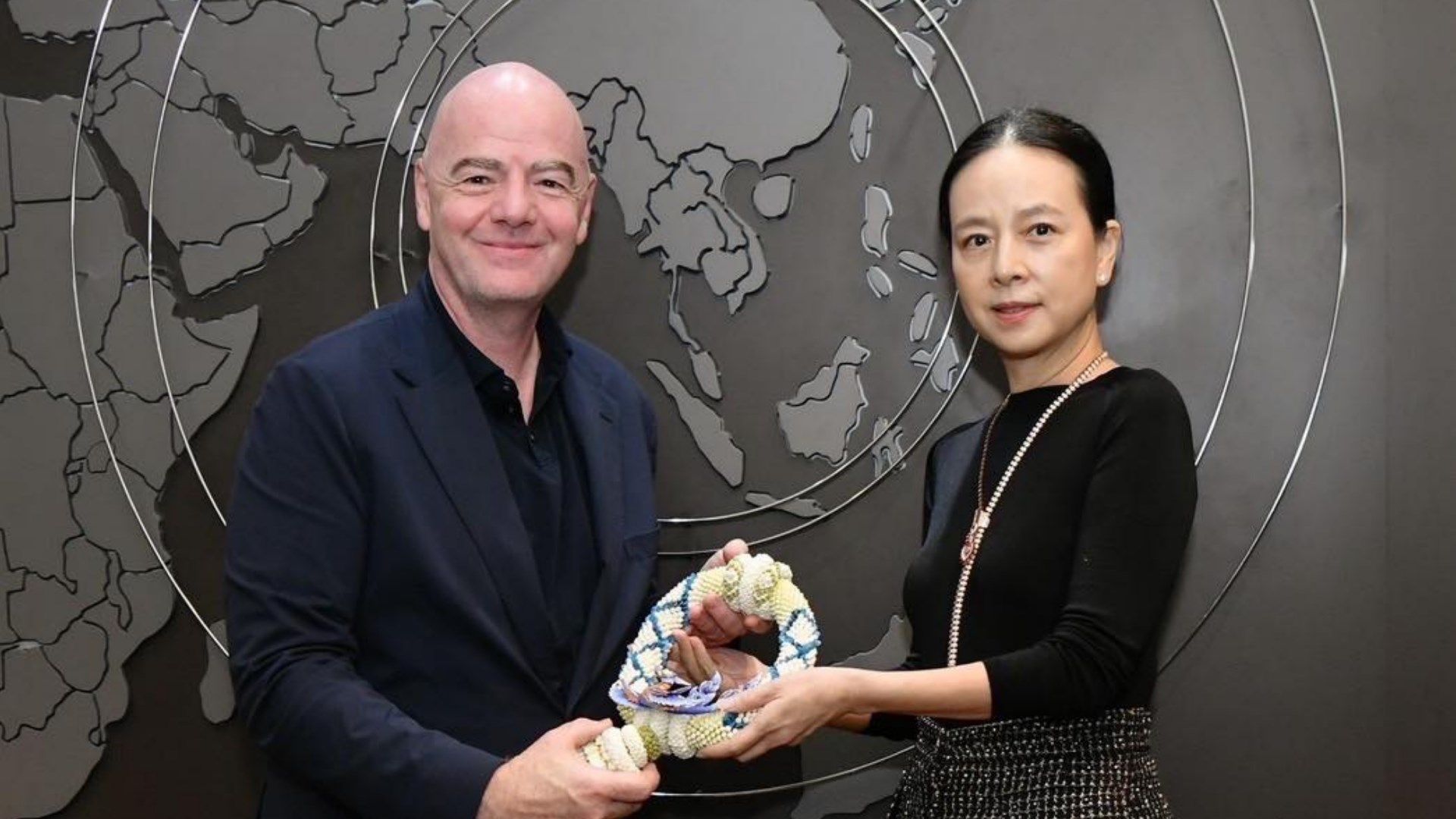 "มาดามแป้ง" นวลพรรณ ล่ำซำ - จานนี อินฟานติโน