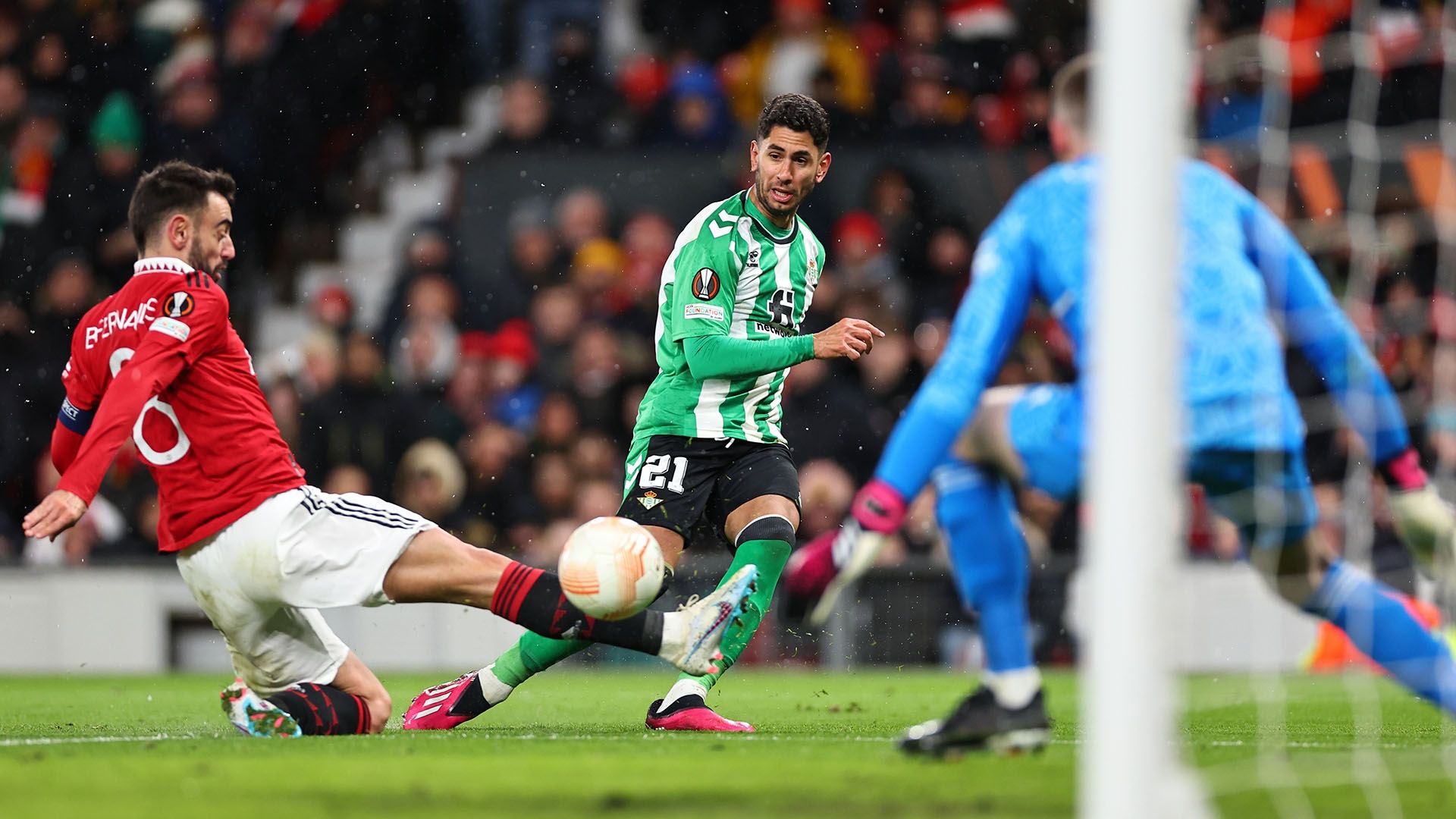 Bruno Fernandes slide Manchester United Betis 2022-23