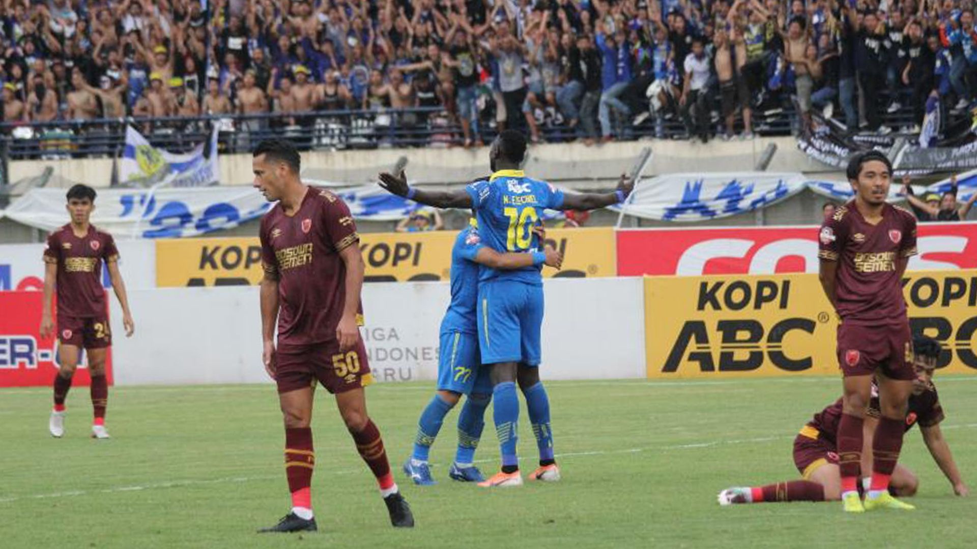 Selebrasi Ezechiel N'Douassel - Persib Bandung