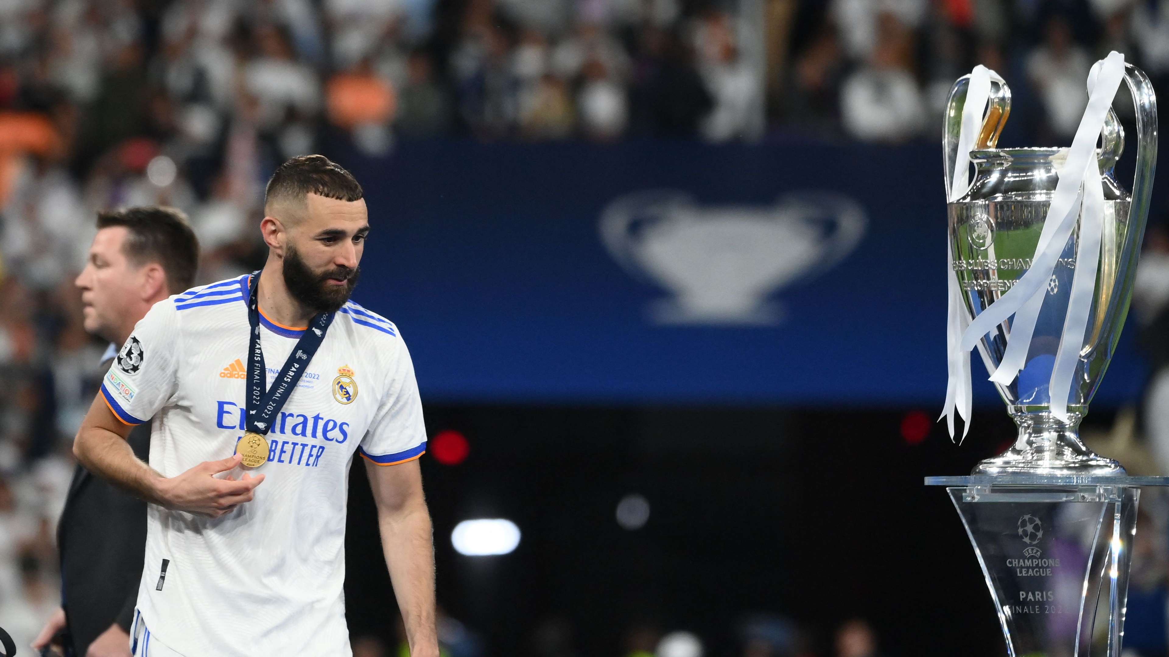 Karim Benzema Real Madrid Champions League trophy 2021-22