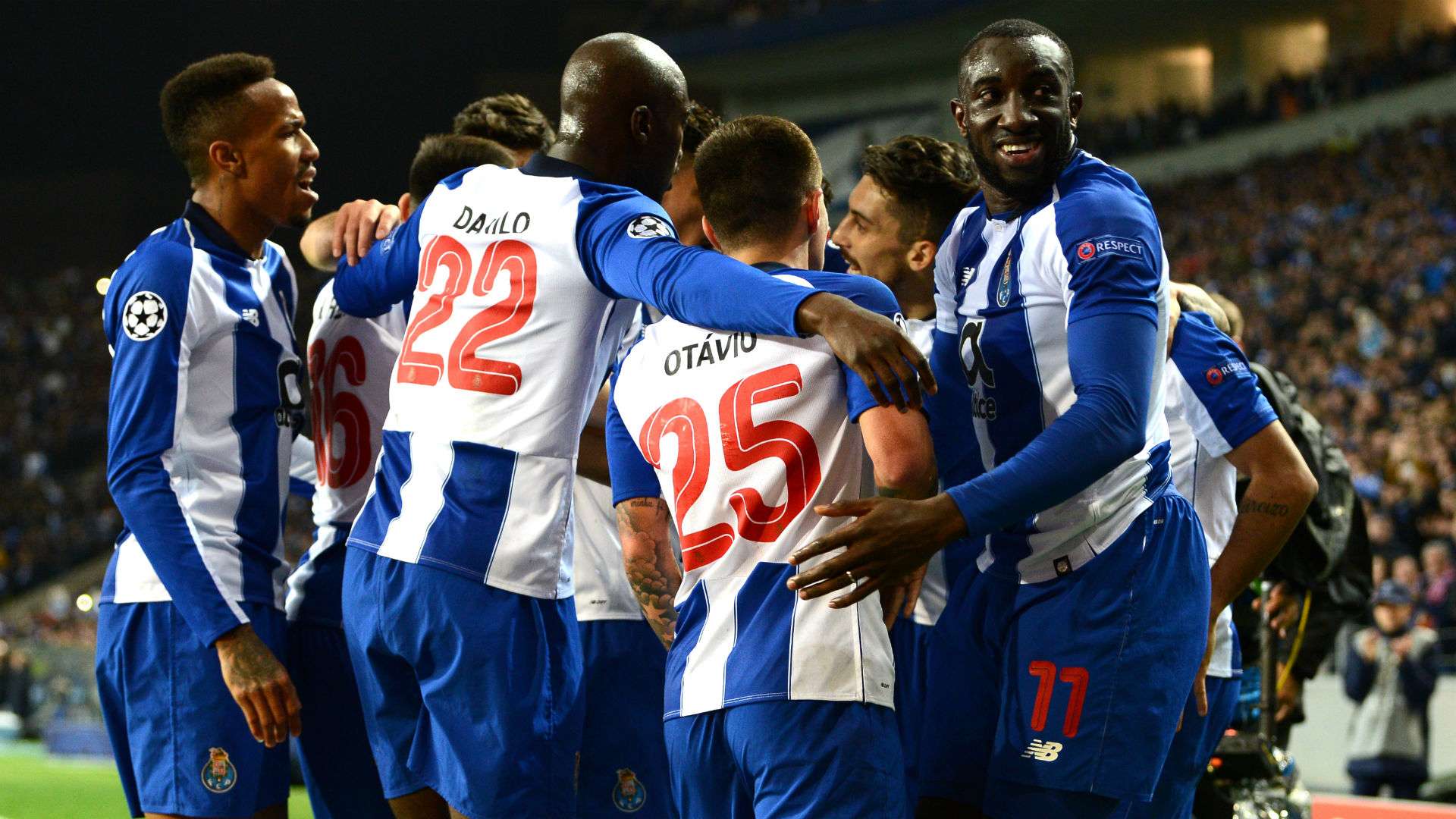 Porto celebrating Roma