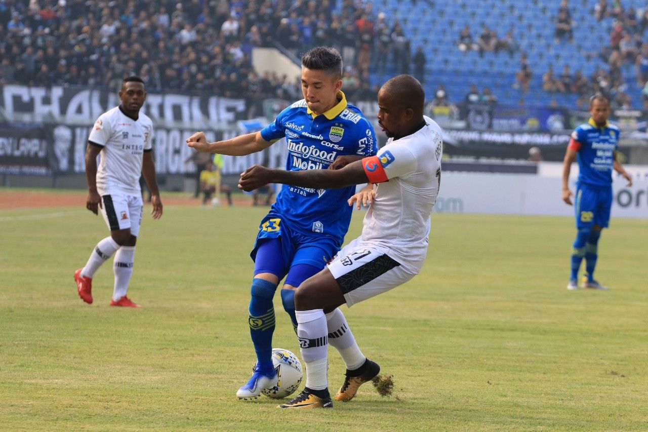 Kim Kurniawan & Greg Nwokolo - Persib Bandung vs Madura United