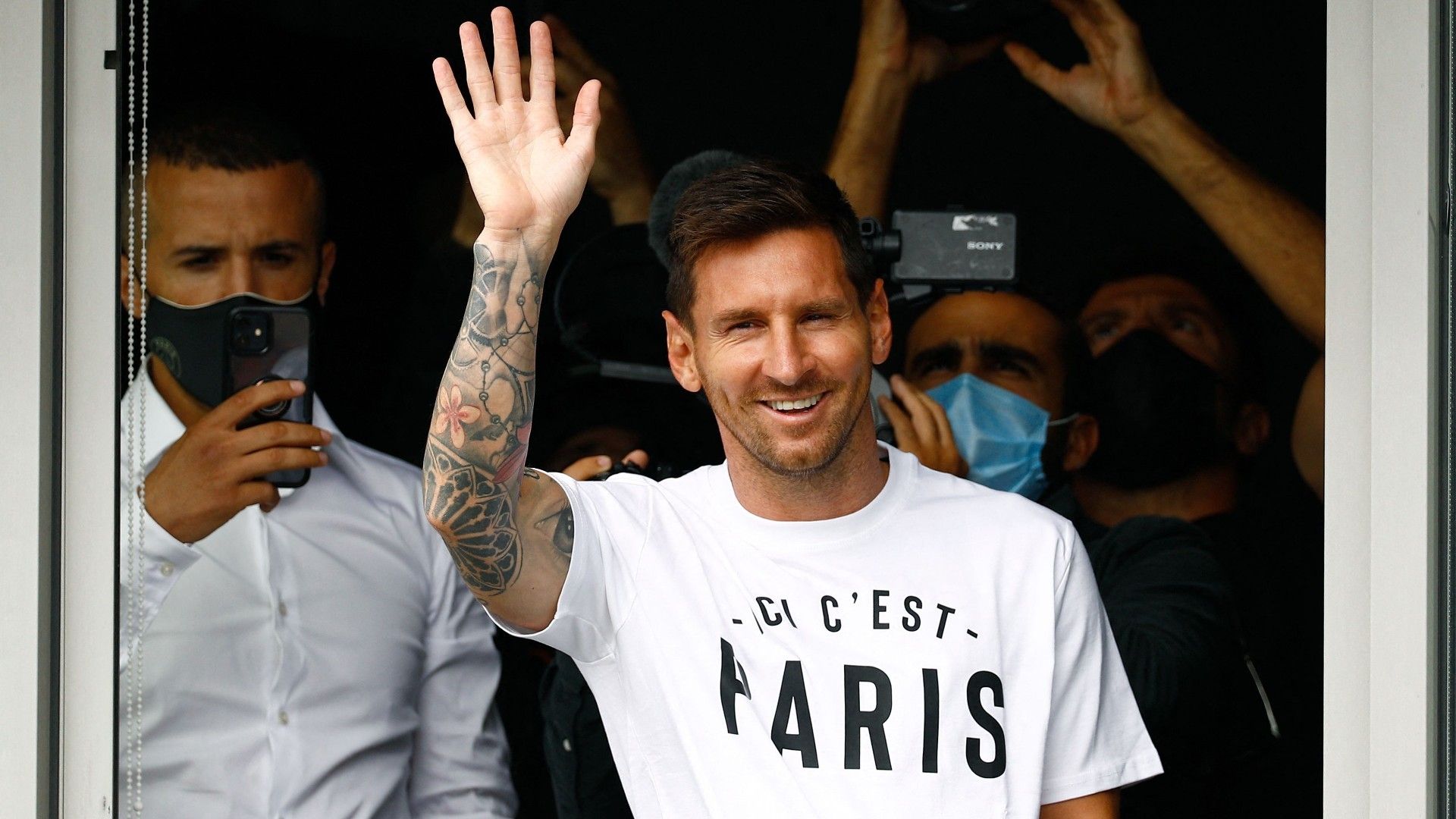 Lionel Messi Paris arrival 2021