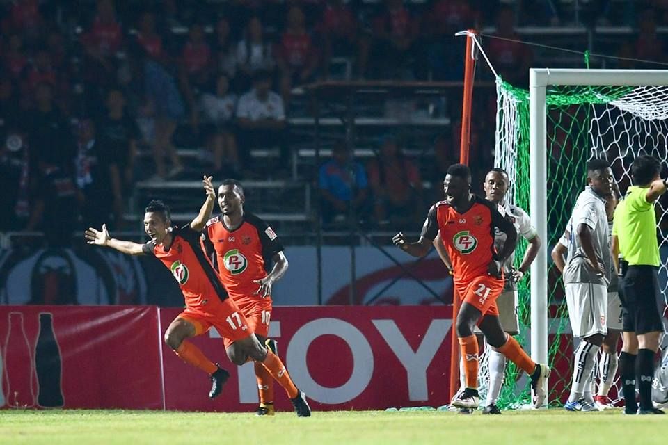 อมร ธรรมนาม