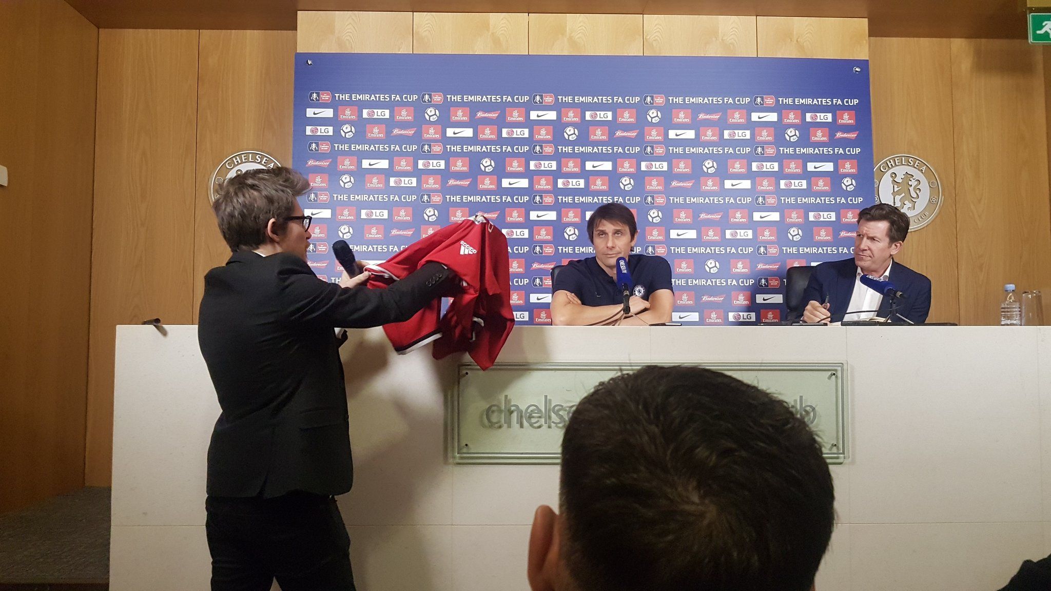 Antonio Conte Chelsea Manchester United stunt