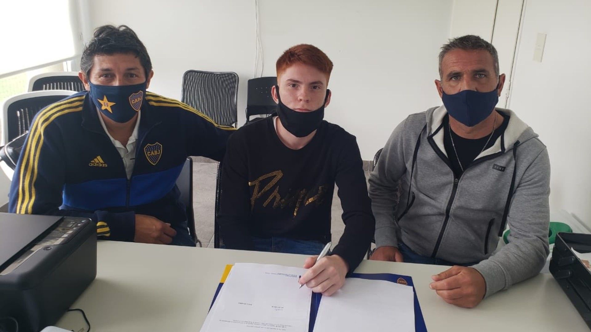 Valentin Barco Firma Contrato Boca