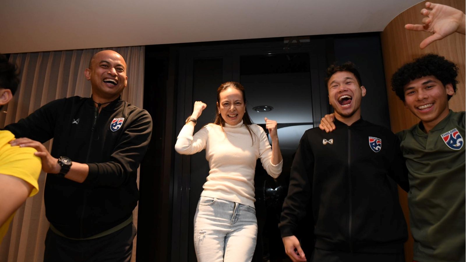 นวลพรรณ ล่ำซำ