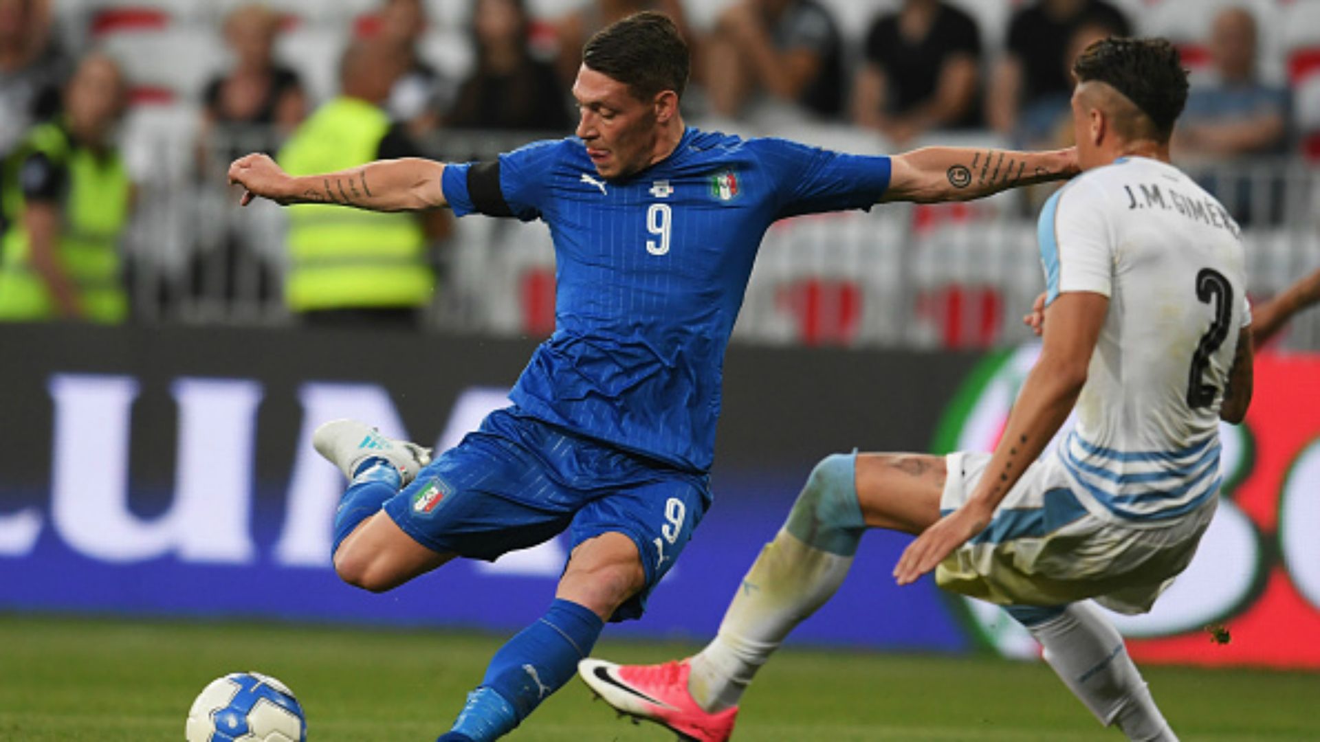 Andrea Belotti Jose Gimenez Italia Uruguay