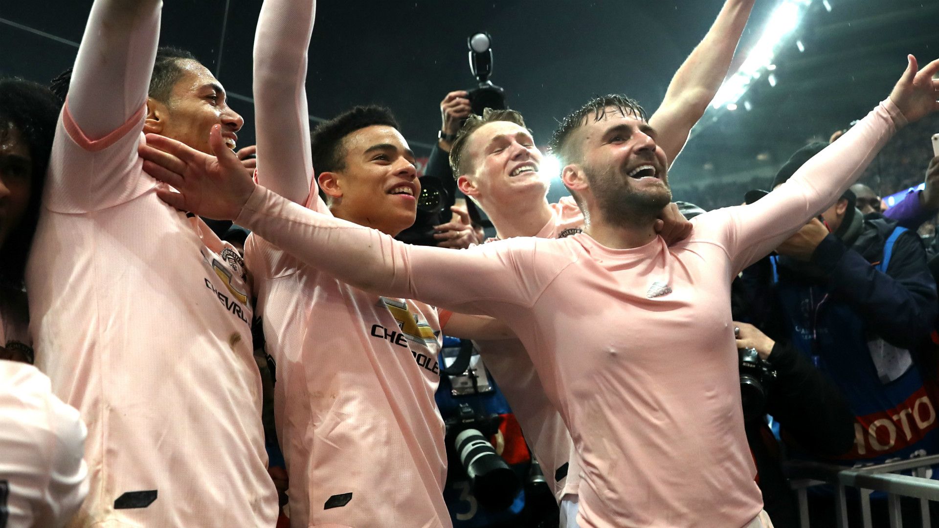 Manchester United celebrate 2018-19