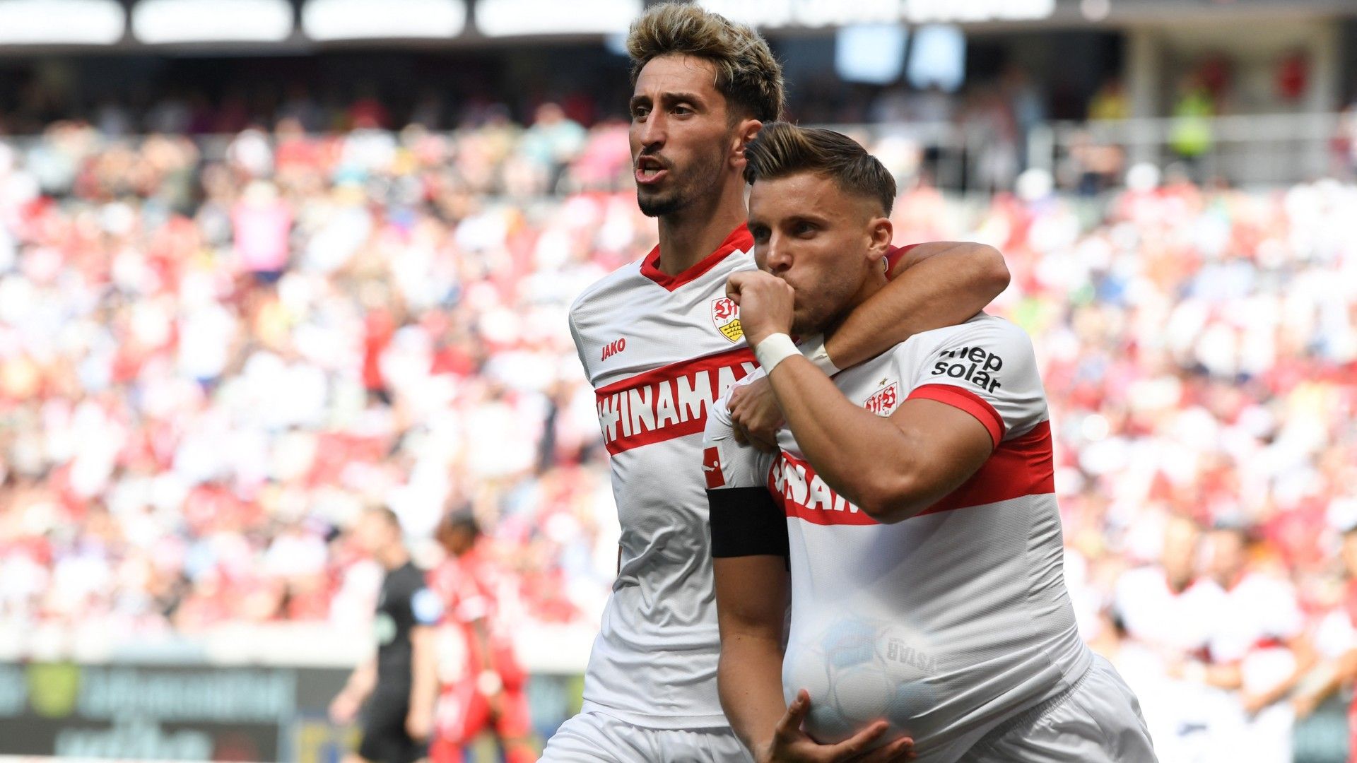 Stuttgart's Bosnian forward #09 Ermedin Demirovic (R) celebrates
