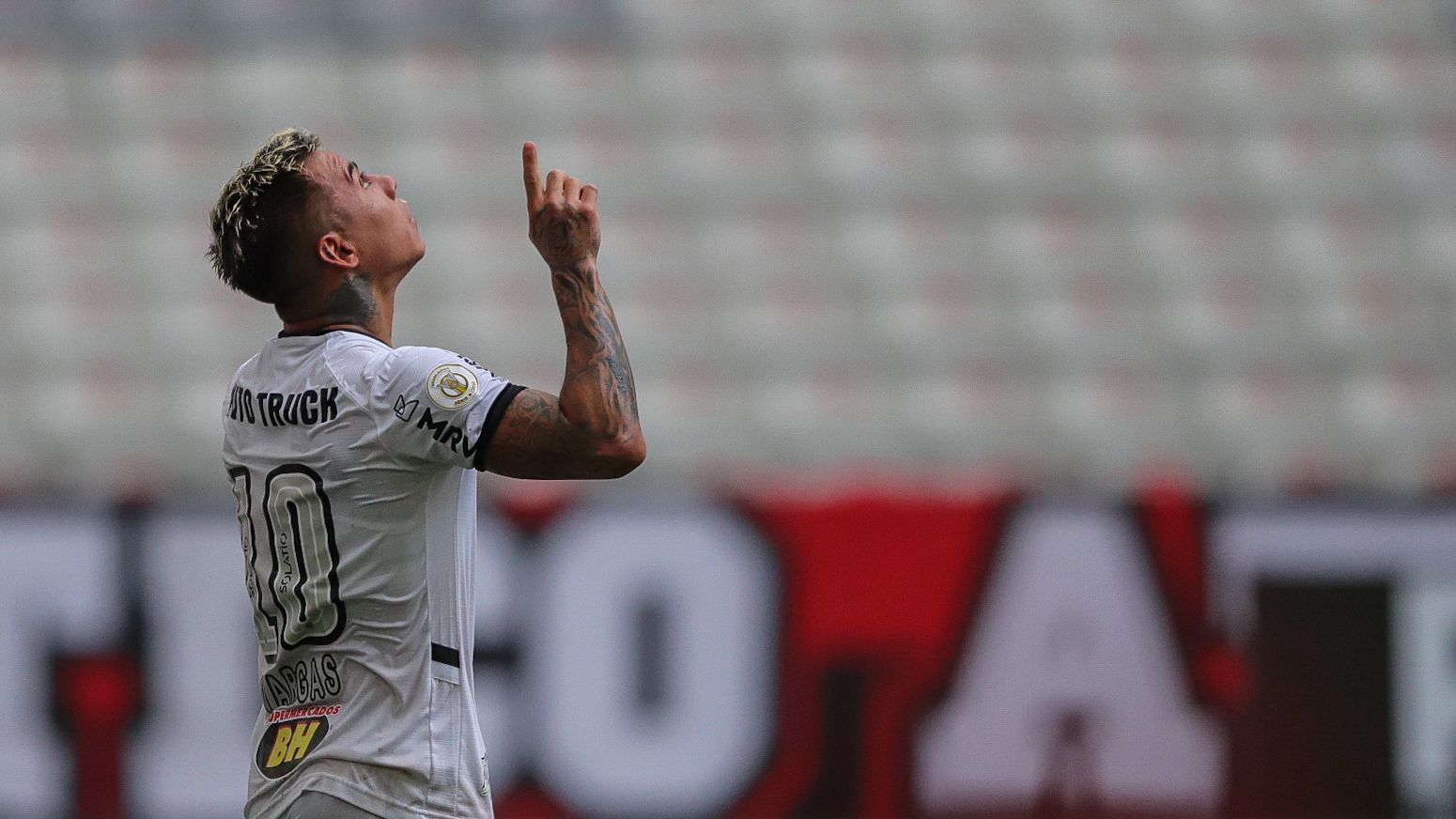 Eduardo Vargas comemora gol pelo Atlético-MG
