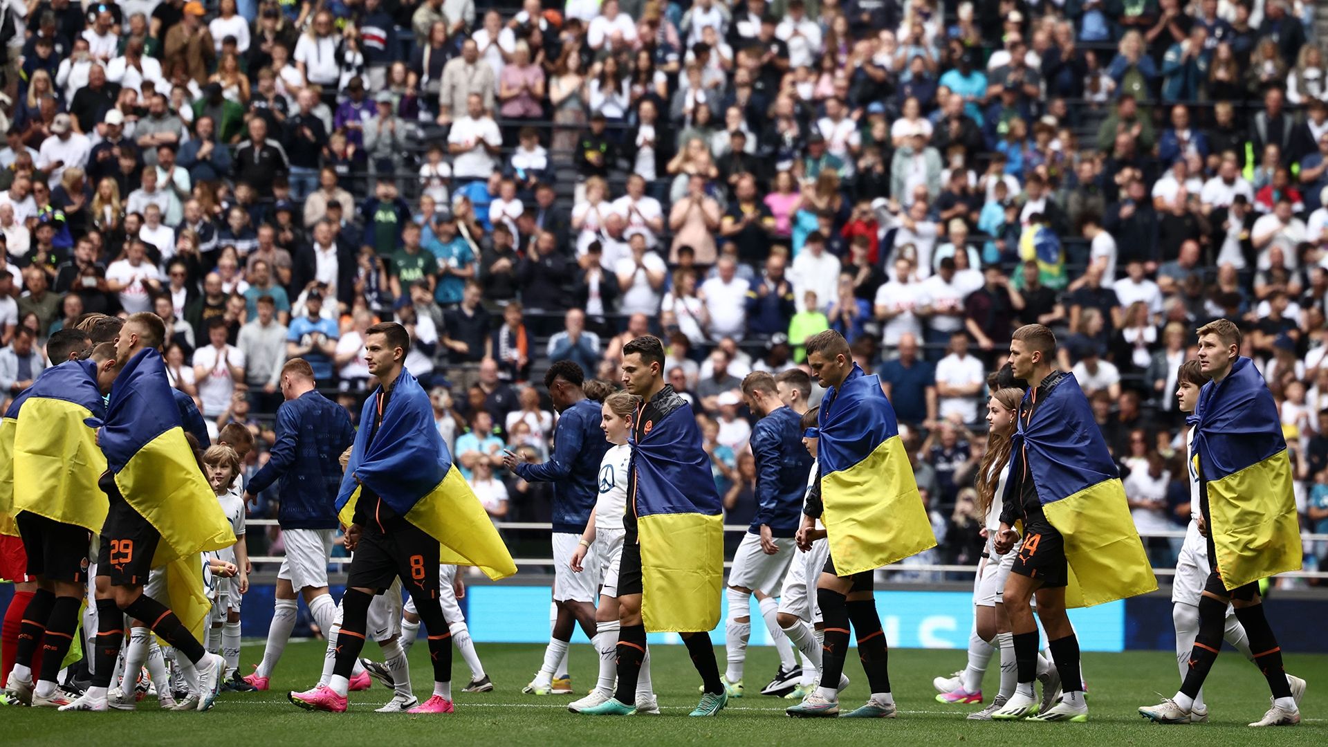 Shakhtar Donetsk Tottenham Hotspur Ukraine flags 2023-24