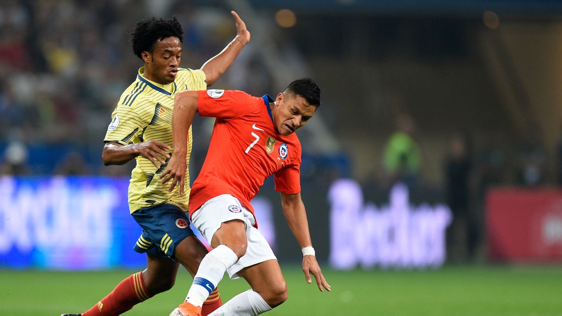 Alexis Sánchez-Juan Guillermo Cuadrado