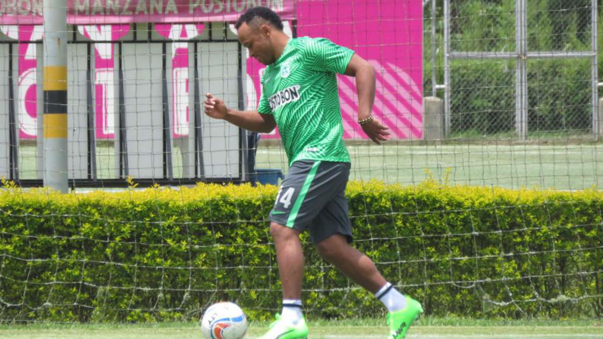 Camilo Zúñiga entrenando con Nacional