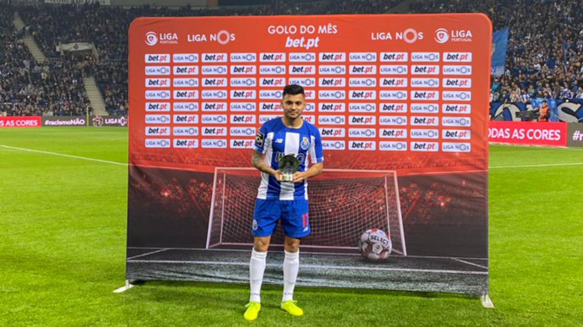 Tecatito Corona gol del mes