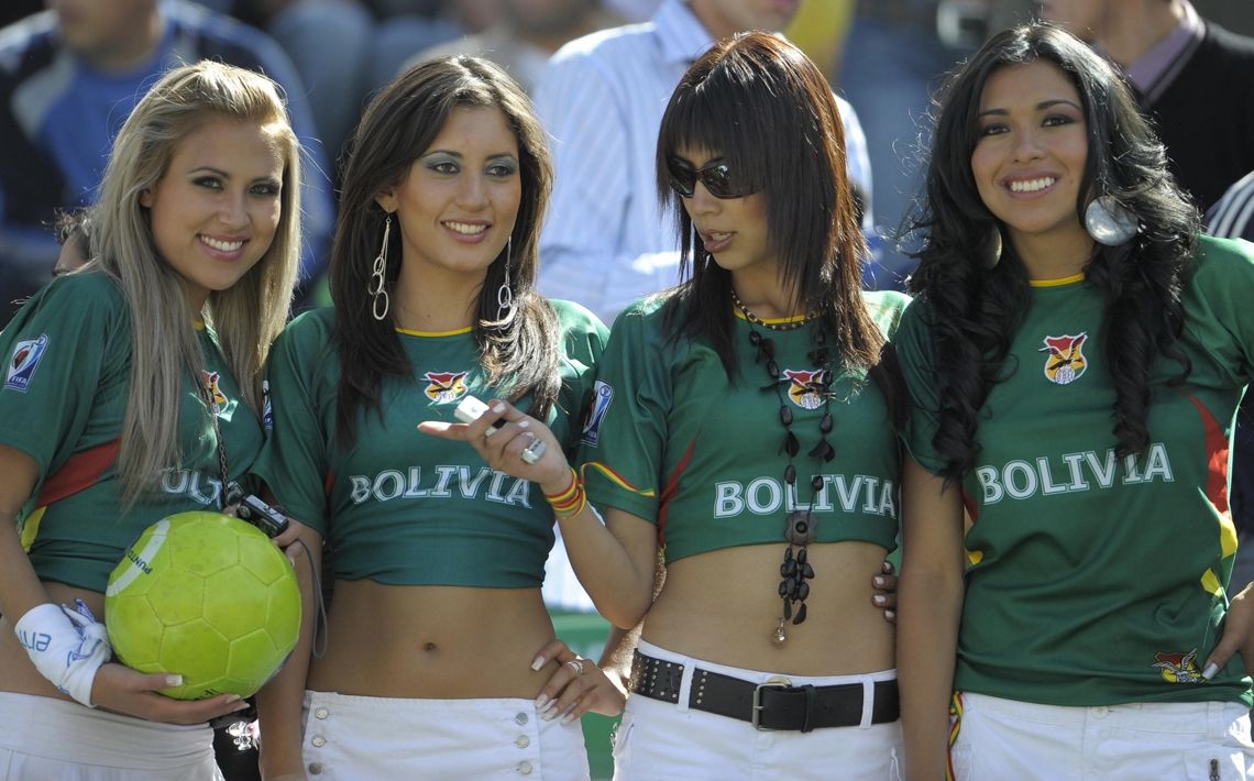 Hinchas bolivianas